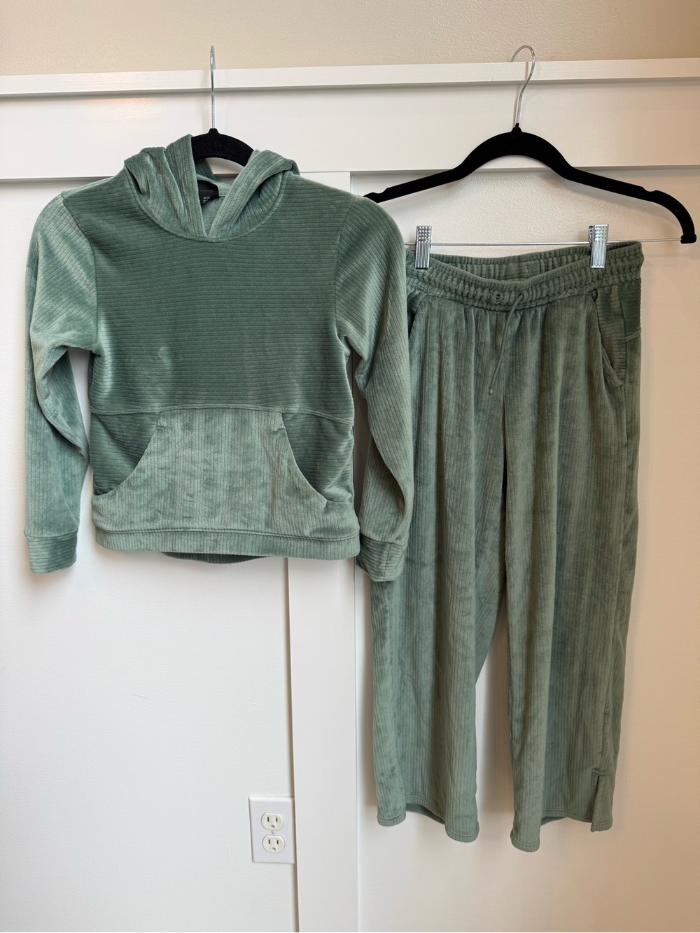 all in motion Sage Green Plush Hooded Pajama Loungewear Set for Girls M 8